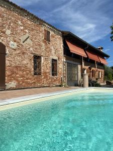 La alberca dentro o cerca de DD Clara Bed And Breakfast