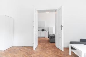 Kuchnia lub aneks kuchenny w obiekcie Classy 2BR Apt. w/ Exclusive Location near AKH