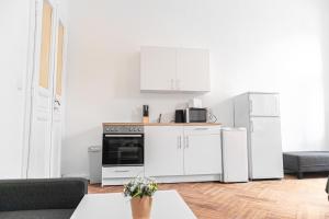 Kuchnia lub aneks kuchenny w obiekcie Classy 2BR Apt. w/ Exclusive Location near AKH