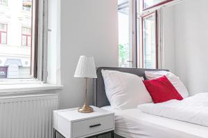 Łóżko lub łóżka w pokoju w obiekcie Classy 2BR Apt. w/ Exclusive Location near AKH