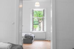Część wypoczynkowa w obiekcie Classy 2BR Apt. w/ Exclusive Location near AKH
