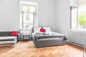 Łóżko lub łóżka w pokoju w obiekcie Classy 2BR Apt. w/ Exclusive Location near AKH