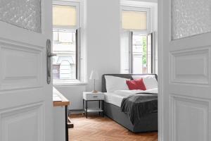 Łóżko lub łóżka w pokoju w obiekcie Classy 2BR Apt. w/ Exclusive Location near AKH