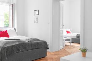 Łóżko lub łóżka w pokoju w obiekcie Classy 2BR Apt. w/ Exclusive Location near AKH