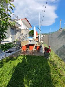 Ogród w obiekcie Villa Fer Forze you have the feeling of your own holiday home