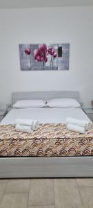 a bedroom with a bed with two towels on it at Appartamento Centro Niscemi in Niscemi