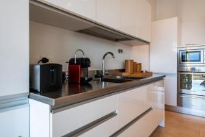 Kuchyň nebo kuchyňský kout v ubytování Penthouse 230m2 on the Sea