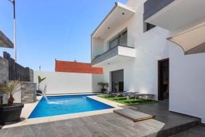 Bazén v ubytování Villa MOSA 3 beds + 3 Bath villa with pool nebo v jeho okolí