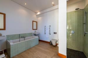 Koupelna v ubytování Penthouse 230m2 on the Sea + 37 fotografií