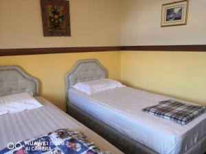 two beds sitting next to each other in a room at Selesa Hillhomes bukit Tinggi Pahang in Bentong +25 photos