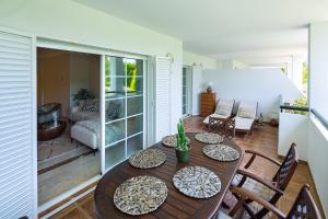 Posedenie v ubytovaní Next to Puente Romano Newly done Modern style 5 star Luxury stay