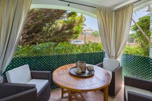 Posedenie v ubytovaní Next to Puente Romano Newly done Modern style 5 star Luxury stay