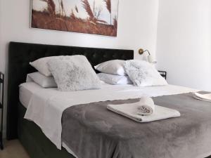 Posteľ alebo postele v izbe v ubytovaní Apartments Marta 2 + 8 fotografií