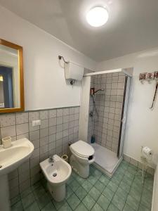 Et badeværelse på Cortile Via Sales 11