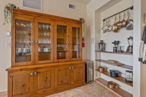 Gallery image of Close to Fresh Creek! Sleeps 12 ~ Amazing Views w/Serene Open Space ~ Hot Tub + Game Room ~ Trails outside in Sedona