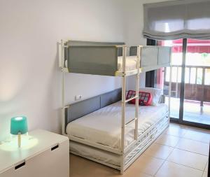 Posteľ alebo postele v izbe v ubytovaní Espacioso apartamento de 2 dormitorios + 37 fotografií