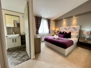 Gallery image of Buttercup Lodge With Hot Tub in Little Habton