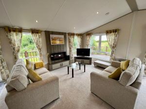 Gallery image of Buttercup Lodge With Hot Tub in Little Habton
