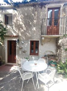 a white table and chairs in front of a building at Cortile Via Sales 11 in Erice