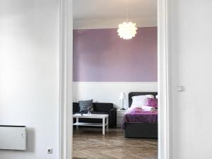 Ένα ή περισσότερα κρεβάτια σε δωμάτιο στο Commodious 2BR Apt. Near AKH-Perfect for Groups