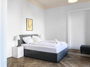 Ένα ή περισσότερα κρεβάτια σε δωμάτιο στο Commodious 2BR Apt. Near AKH-Perfect for Groups