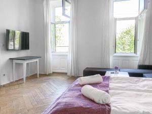 Ένα ή περισσότερα κρεβάτια σε δωμάτιο στο Commodious 2BR Apt. Near AKH-Perfect for Groups