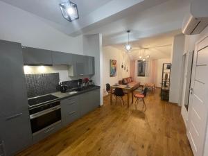 Kuchyň nebo kuchyňský kout v ubytování Apartament Bazyliańska 1 lok 12 Zamość