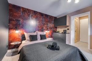 Posteľ alebo postele v izbe v ubytovaní Loft House Apartment Studio z ogródkiem 1
