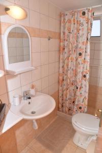 Ένα μπάνιο στο Sunny Rooms +15 φωτογραφίες