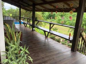 Balkón nebo terasa v ubytování Bo Cabin in Garden โบคาบิน อิน การ์เดน + 8 fotografií