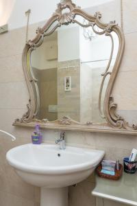 a bathroom with a sink and a mirror on the wall at La Casa Di Federica in Corciano