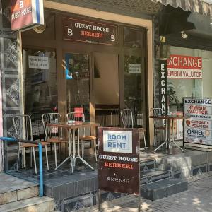 Certifikát, hodnocení, plakát nebo jiný dokument vystavený v ubytování Berberi Guest House