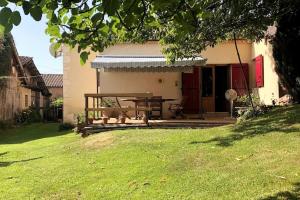 a picnic table in front of a house at Holli cottage - Charming 2 bedrooms with terrace. in Saint-Avit-Rivière
