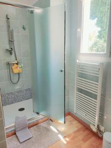 Koupelna v ubytování Cosy Studio en résidence privée