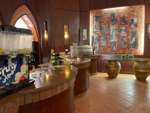 a restaurant with a bar with a counter andartifactsemetery at Dream Lagoon Resort & Aqua Park in Marsa Alam City