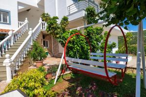 Φωτογραφία από το άλμπουμ του Hotel Chris σε Εξαμίλι