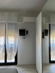 A television and/or entertainment centre at Medeum