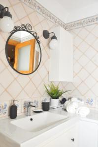 a bathroom with a sink and a mirror at Come a casa in Cava deʼ Tirreni