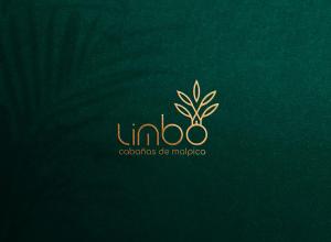 un logotipo verde y dorado sobre fondo verde en Limbo Cabañas de Malpica, en Malpica de Bergantiños
