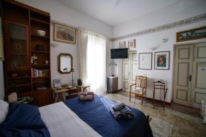 a bedroom with a blue bed with a blue blanket at Casa Franz in Tropea