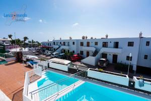 Bazén v ubytování Vivienda Vacacional Casita del Mar nebo v jeho okolí