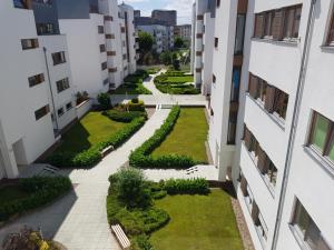 Ogród w obiekcie Apt with 6 single beds
