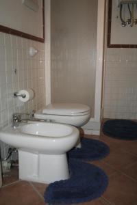 a bathroom with a toilet and a sink at Casa Bellini in Palermo