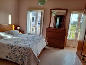 A bed or beds in a room at Casa Amarela