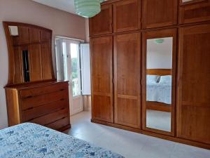 A bed or beds in a room at Casa Amarela