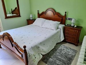 A bed or beds in a room at Casa Amarela