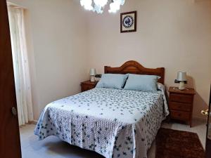 A bed or beds in a room at Casa Amarela