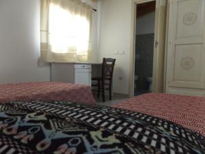 A bed or beds in a room at Echoes of Pleasure