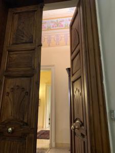 an open door in a room with a ceiling at B&b RARO' LIBERTY in Lecce