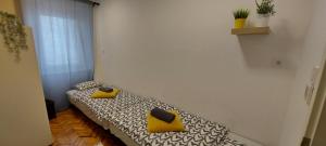 Posteľ alebo postele v izbe v ubytovaní K21 party apartment hotel with inhouse ruin pub